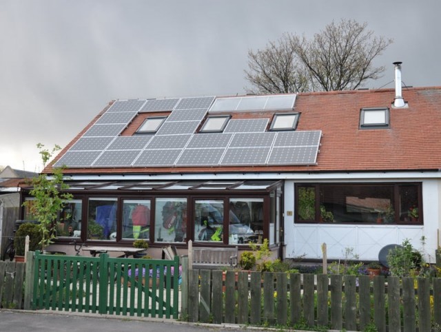 บ้านพักของ Janet และ Robert ที่กู้สินเชื่อ C-Change Energy Improvements เพื่อติดตั้งแผงพลังงานแสงอาทิตย์